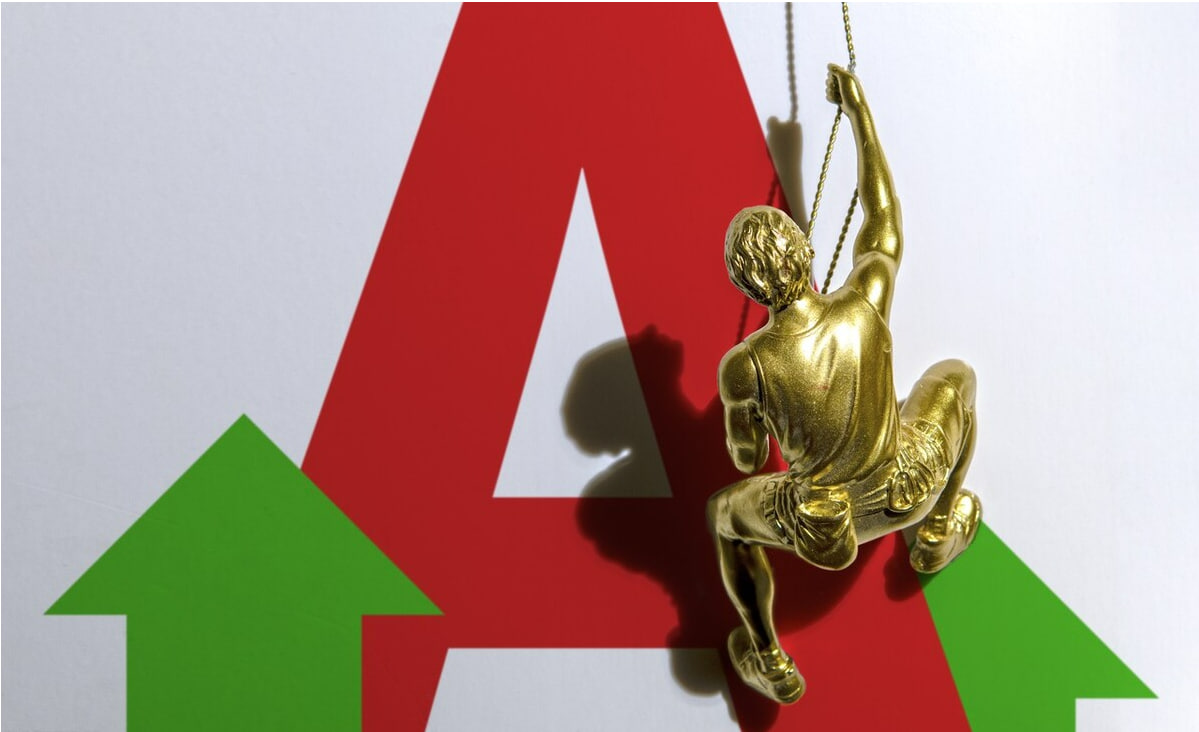 实盘配资app官网 王一鸣:中国经济已现趋势性恢复态势 财政政策应发挥主导作用